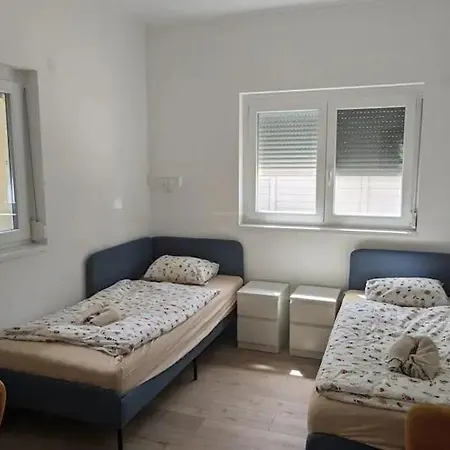 Apartment Elevenstreet Apartman- *
